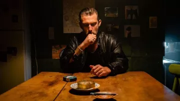 Chaqueta de cuero usada por Leff (Alex Pettyfer) como se ve en 5lbs of Pressure