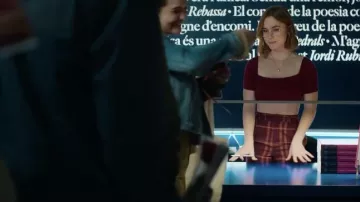 Crop top rouge porté par Raquel (Clara Galle) dans Through My Window 3 : Looking at You wardrobe