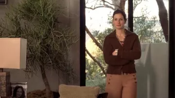 Pantalon de marin à jambe large porté par Kiki Harrison (Julia Roberts) dans le film America’s Sweethearts
