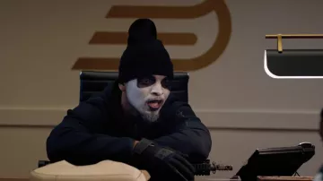 Gants Under Armour portés par le braqueur de banque (Myles Bullock) comme on le voit dans The Vince Staples Show (S01E02)