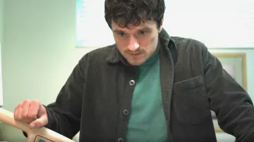 Chaqueta camisera de pana usada por Mike (Josh Hutcherson) en la película Five Nights at Freddy's