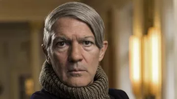 Écharpe en laine portée par Pablo Picasso (Antonio Banderas) dans la garde-robe de la série télévisée Genius (S02E01)