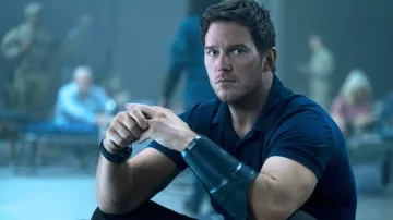 Montre numérique portée par Dan Forester (Chris Pratt) dans le film The Tomorrow War