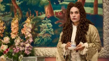 Peluca de pelo rizado usada por Charles Devereux (Frank Dillane) como se ve en Renegade Nell (Temporada 1)