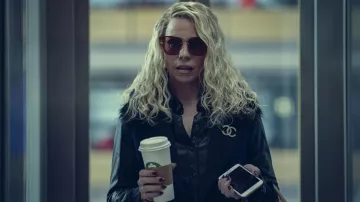 Lunettes de soleil portées par McAlister (Billie Piper) comme on le voit dans la garde-robe du film Scoop