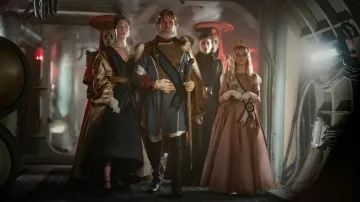 Costume porté par le Roi (Cary Elwes) tel qu’on le voit dans Rebel Moon - Part Two : The Scargiver