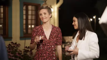 Robe à imprimé floral portée par Sophie-Jeanne Tremblay (Évelyne Brochu) dans les tenues de film French Girl