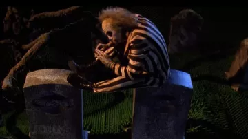 Bottes noires portées par Beetlejuice (Michael Keaton) comme on le voit dans la garde-robe du film Beetlejuice