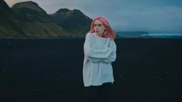 Le pull porté par Cloud dans son clip DUI