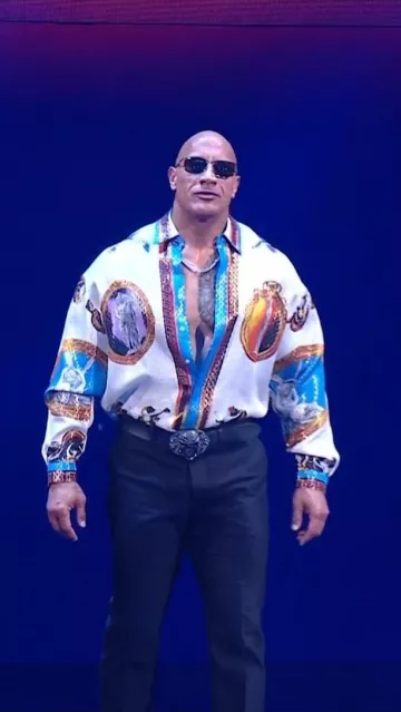 Chemise imprimée portée par Dwayne Johnson sur le compte Instagram de @wweespanol