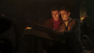 Suit plaid jacket worn by Edwin Paine (George Rexstrew) as seen in Dead Boy Detectives (S01E08)