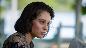 Printed shirt worn by Ellie (Daniela Melchior) as seen in Road House movie