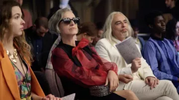 Gafas de sol usadas por Diana Feeney (Éva Magyar) como se ve en Crimes of Fashion: Killer Clutch Wardrobe