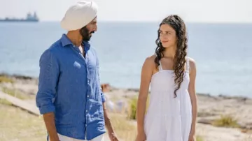 Robe blanche portée par Giulia (Fotinì Peluso) comme on le voit dans le film The Braid