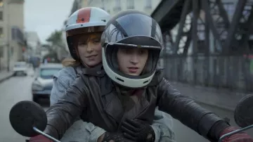 Leather gloves worn by Sylvie (Jade Pedri) as seen in Supersex (S01E02)