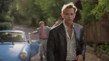Black and white printed shirt worn by Rocco (Alessandro Borghi) in Supersex (S01E04)