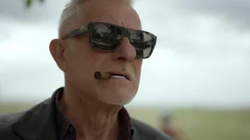 Sunglasses worn by Il Fotografo (Francesco Alberici) in Supersex (S01E05)