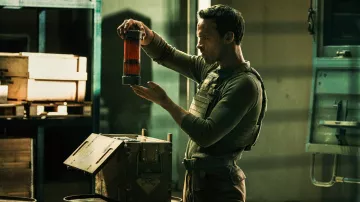 Le gilet tactique porté par Alban Lenoir dans le film Le salaire de la peur