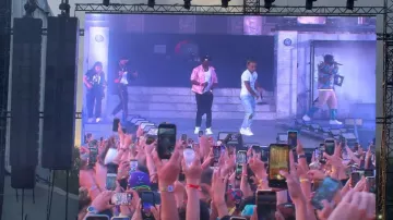 Jean troué de Zola dans NINHO Feat ZOLA « Papers » @ Les Ardentes, Belgium