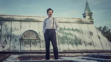 Tirantes usados por Alexander Rostov (Ewan McGregor) como se ve en Un caballero en Moscú (Temporada 1)