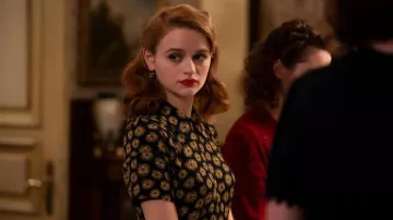 Robe imprimée portée par Halina Kurc (Joey King) comme on le voit dans la série télévisée We Were the Lucky Ones (S01E01)