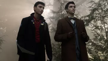 Chain necklace worn by Charles Rowland (Jayden Revri) as seen in Dead Boy Detectives (Season 1)