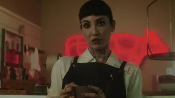 Ring worn by Jenny Green (Briana Cuoco) as seen in Dead Boy Detectives Wardrobe (Season 1)