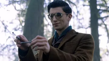 Goggles glasses worn by Edwin Paine (George Rexstrew) as seen in Dead Boy Detectives (Season 1)