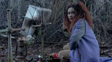 Purple coat worn by Crystal Palace (Kassius Nelson) as seen in Dead Boy Detectives (Season 1)