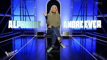 The sneakers worn by Zazie in The Voice: The Battles of April 6, 2024