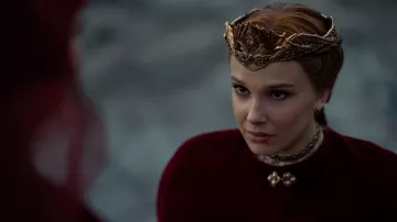 Diadème porté par Elodie (Millie Bobby Brown) comme on le voit dans les costumes de film de Demoiselle