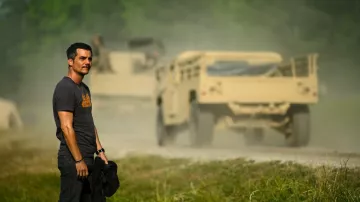 T-shirt porté par Joel (Wagner Moura) dans les tenues des films de la guerre civile