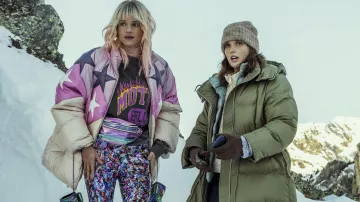 The printed leggings worn by Ida (Noémie Schmidt) in the series Anthracite (Season 1)