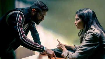 La veste de survêtement portée par Frère Driss (Salim Kechiouche) dans la série Ourika (Saison 1)