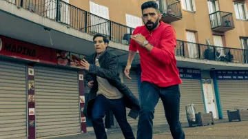 Le manteau porté par Driss (Adam Bessa) dans la série Ourika (Saison 1)