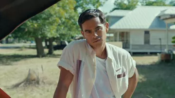 Chemise portée par Joe Trevino (Julian Works) comme on le voit dans le film The Long Game