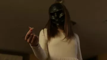 Casque porté par Elizabeth (Kristin Macke) comme on le voit dans La Nuit de la moisson