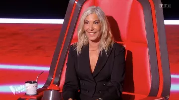 The black blazer jacket worn by Zazie on The Voice: The Battles on April 13, 2024