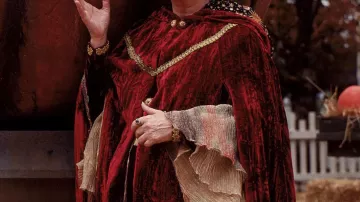 La cape d’Aggie Cromwell (Debbie Reynolds) vue dans Halloweentown