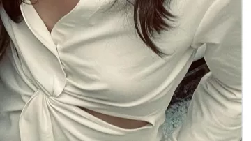 Chemise blanche avec trous de Marta Ochoa (Julieth Restrepo) dans Griselda (S01E06)