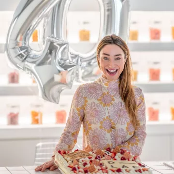 Floral sweater on @dlabnutricosmetics's Instagram account