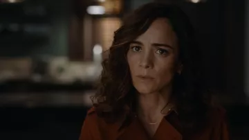 Gold necklace worn by Amanda Lucas (Alice Braga) as seen in Dark Matter TV show (S01E01)