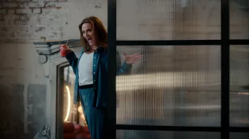Collier porté par Harriet Manners (Emily Carey) comme on le voit dans les tenues de la série télévisée Geek Girl (saison 1)