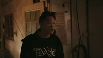 Camiseta estampada usada por Dae Hyun (Peter Jae) como se ve en la película Darkness of Man