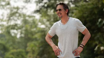 Gafas de sol de aviador usadas por Will (Benjamin Bratt) como se ve en la película Mother of the Bride