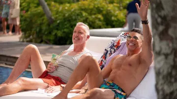 Gafas de sol de aviador usadas por Scott (Wilson Cruz) como se ve en La madre de la novia