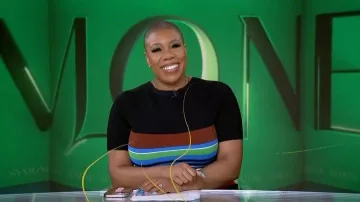 Robe noire à manches courtes avec multicolore portée par Symone D. Sanders-Townsend sur son compte Instagram @symonemsnbc