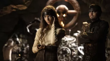 Tenues Furiosa : haut beige à manches longues porté par Anya Taylor-Joy dans Furiosa : A Mad Max Saga