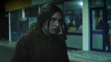 The Veil TV series wardrobe: Adilah El Idrissi (Yumna Marwan) is wearing Brown hoodie in season 1, episode 2