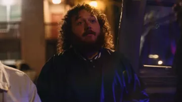 Tenues de film Lost Soulz : Mao (Alexander Brackney) porte une veste universitaire